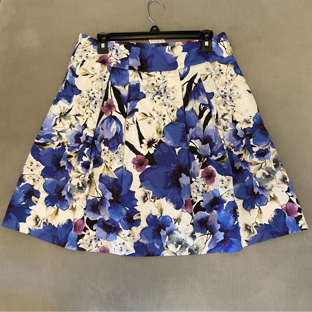 NWOT White House Black Market Floral Print Full Midi Skater Skirt Blue/White